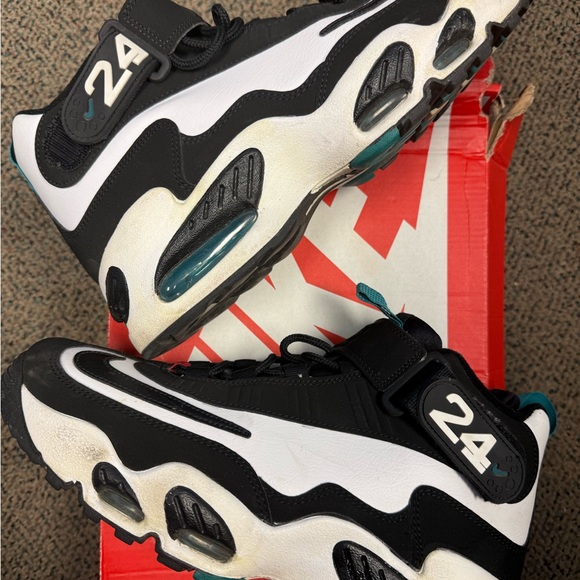 Nike Air Griffey Max 1 White Freshwater -  Black and White Sneakers - Picture 1 of 5